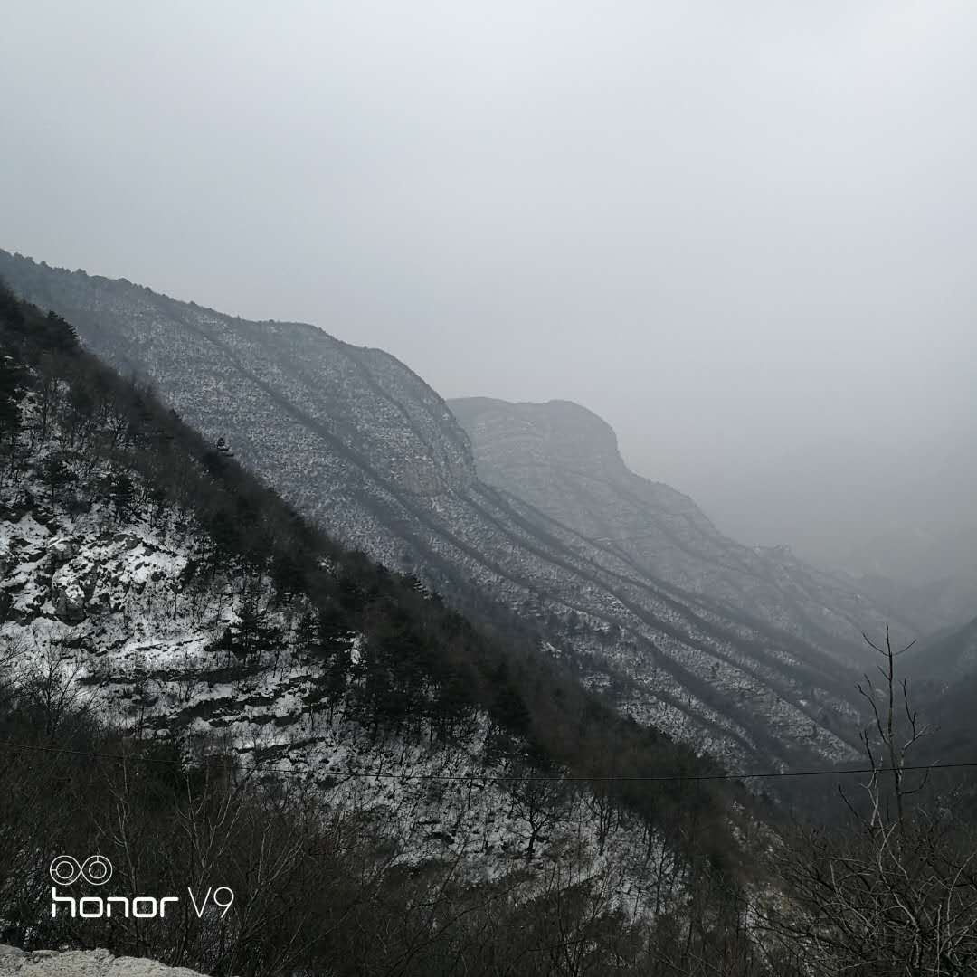 焦作市眾光耐酸瓷業(yè)有限公司開工前先去登登山，而且還是雪山